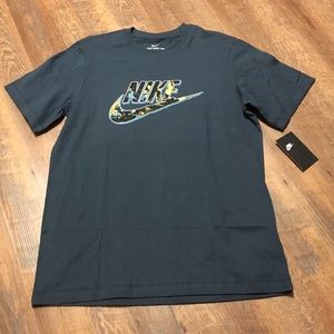 New Nike shirt men’s medium dark green
